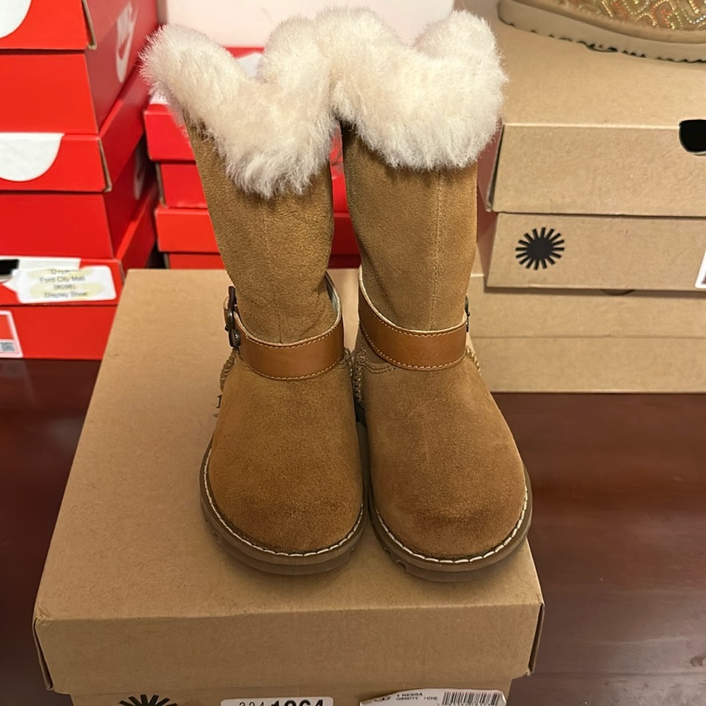 6C Toddler Girl Ugg Tan !!